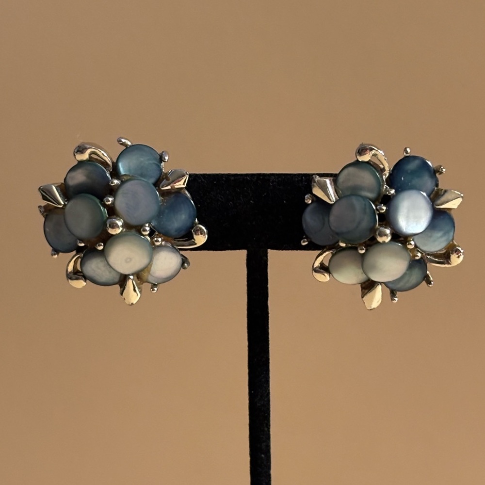 Marhill Vintage Silver Blue MOP Disk Cluster Clip Earrings 1”